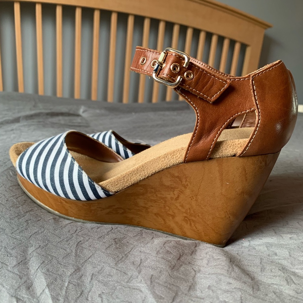 Dr. Scholl’s Wedge Sandals - Picture 4 of 8